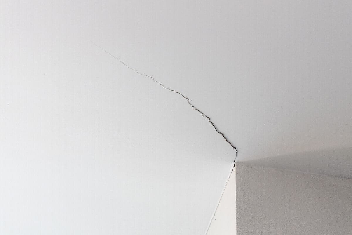 Fissure sur un mur de façade